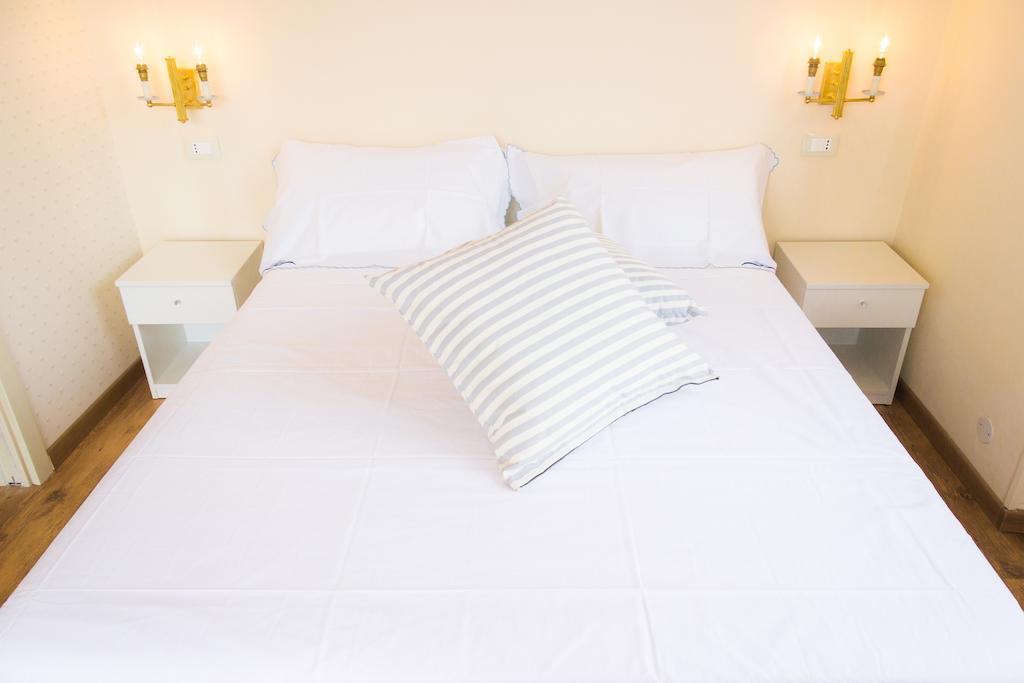 Dal Generale Hotell Moniga del Garda Rum bild