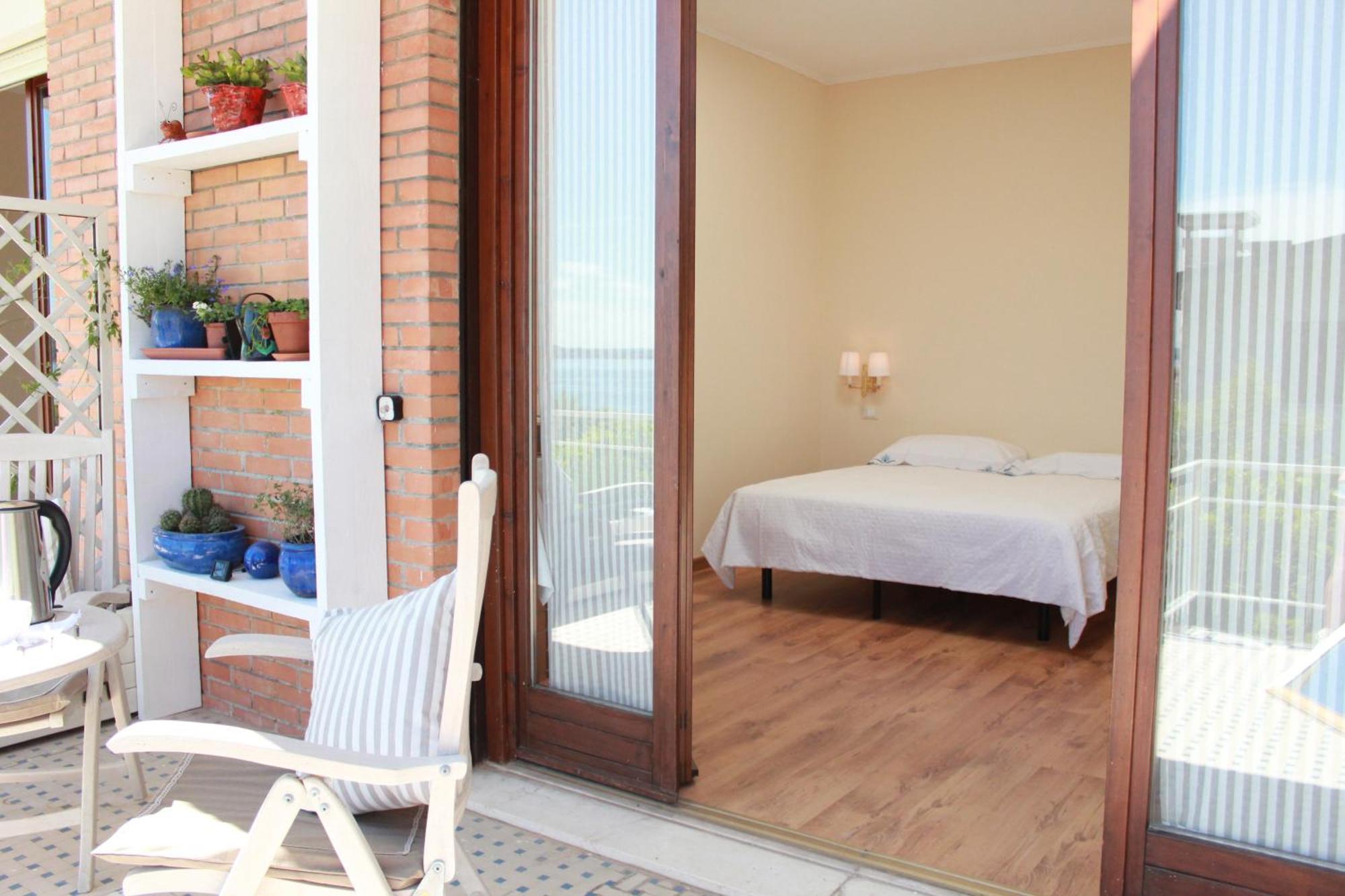 Dal Generale Hotell Moniga del Garda Exteriör bild